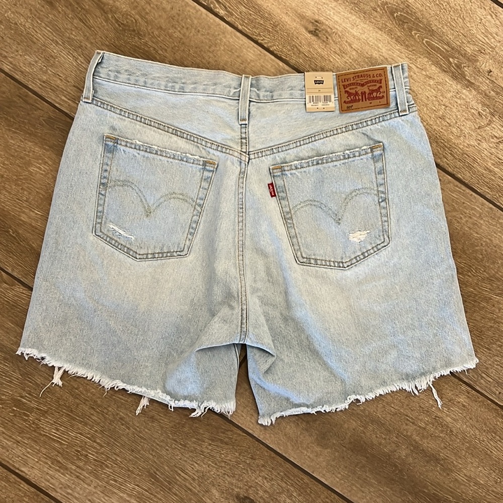NEW Levi’s 501 high rise mid thigh jeans shorts light wash size 34 - Picture 2 of 4